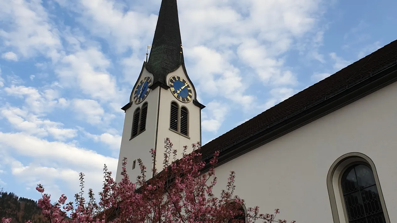 20200412_190643 &mdash; Kirche Mollis 2 (Foto: Christina Br&uuml;ll)